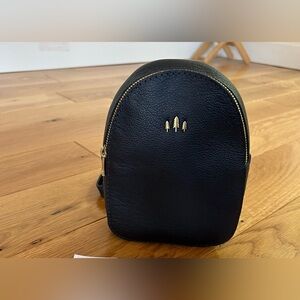 Portland Leather Night Owl Sydney Sling bag